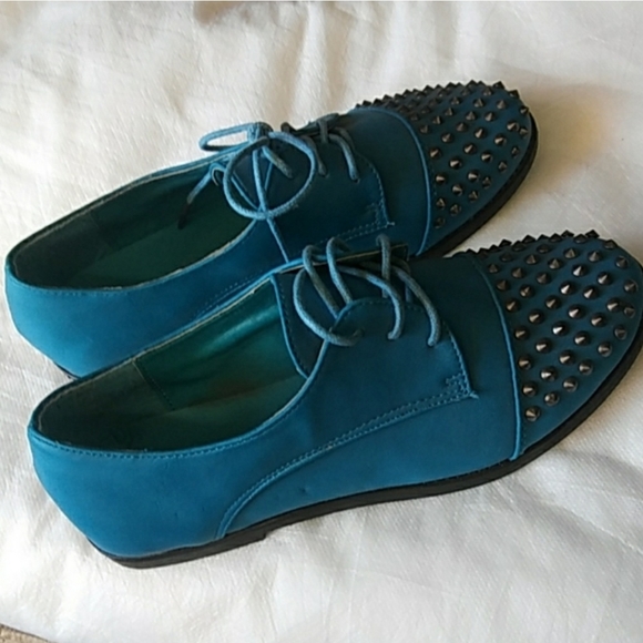 Women's studded turquoise shoes size 8 - Picture 3 of 6